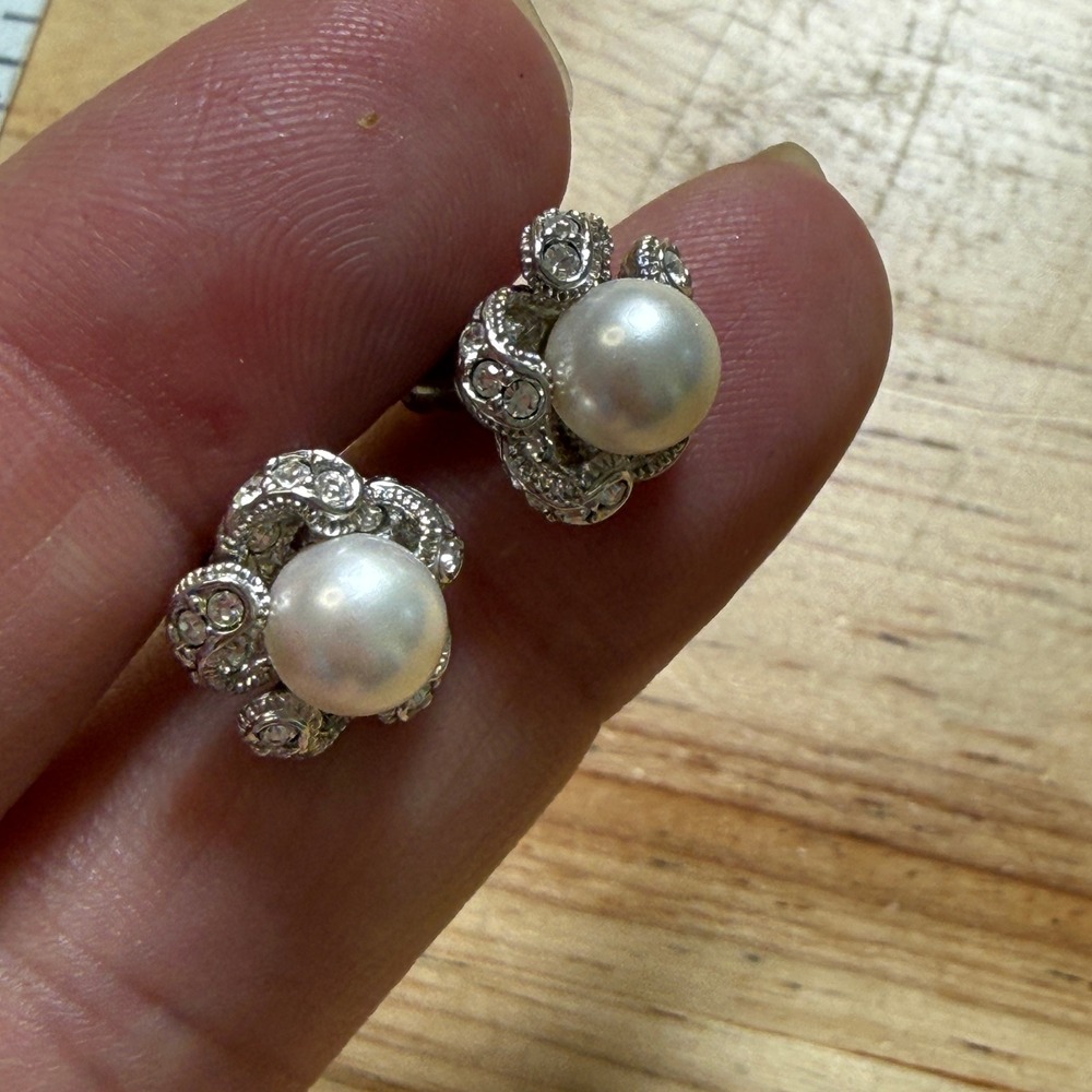 Nadri Flower Stud Earrings Silver Pearl Floral Crystal Classic Elegant - Picture 3 of 13